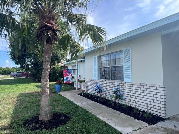 17 Illinois RD, LEHIGH ACRES, FL 33936