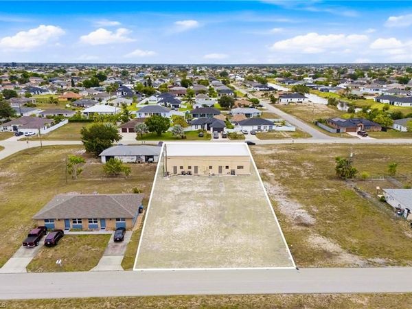 1009 NE 8th TER , CAPE CORAL, FL 33909
