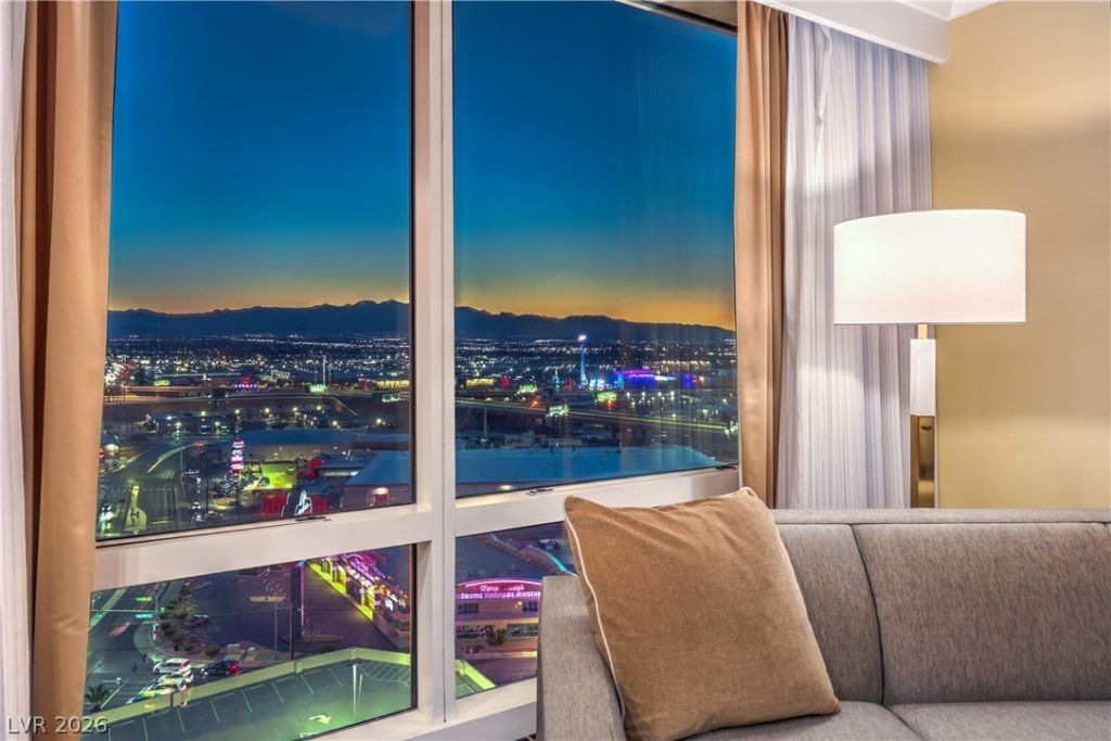 2000 Fashion Show Drive , Las Vegas, NV 89109