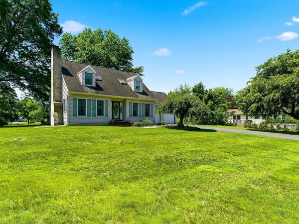 8 EDWARDS DRIVE, WRIGHTSTOWN, NJ 08562