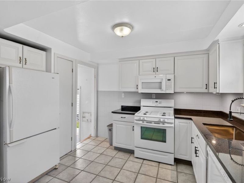 5814 Charles Avenue, Parma, OH 44129 Photo 12
