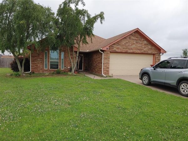 836 Airport Road , Reno, TX 75462