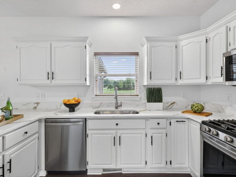 421 Warrenpoint Lane, Pataskala, OH 43062 Photo 18