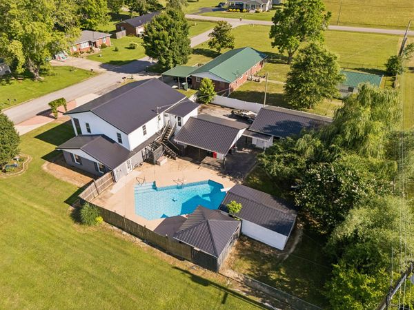 312 Hinson St , Hohenwald, TN 38462