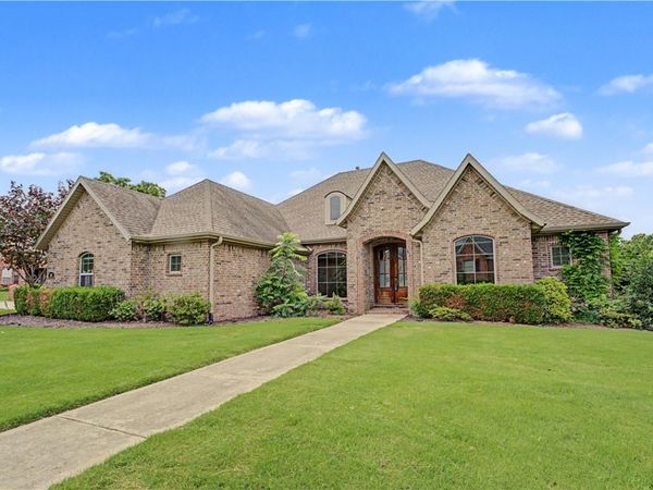 327 N Sandstone Place , Fayetteville, AR 72701