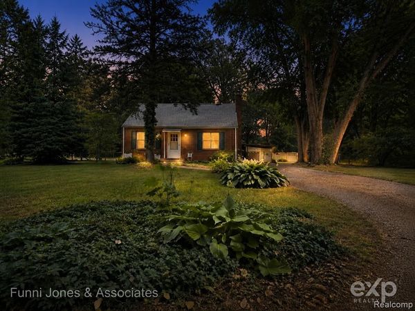 9552 Wayne Road, Livonia, MI 48150