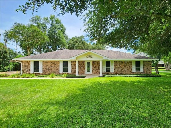 1009 PARKWAY Drive, Natchitoches, LA 71457