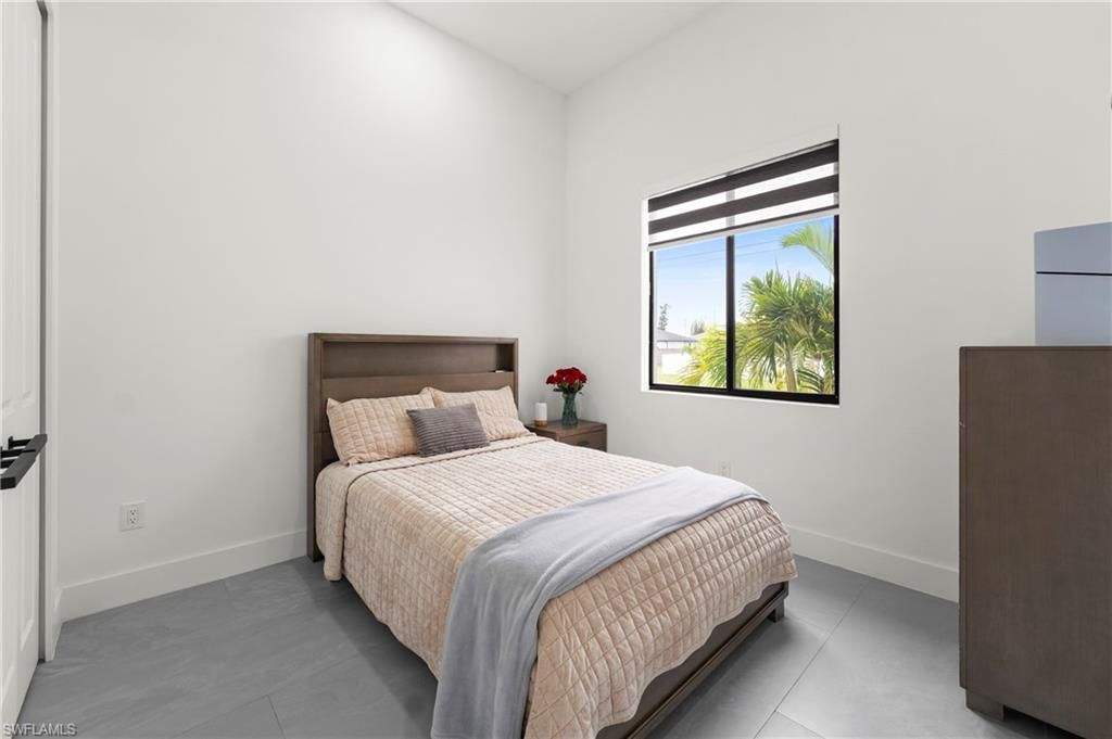2425 SW 2nd Ter, Cape Coral, FL 33991 Photo