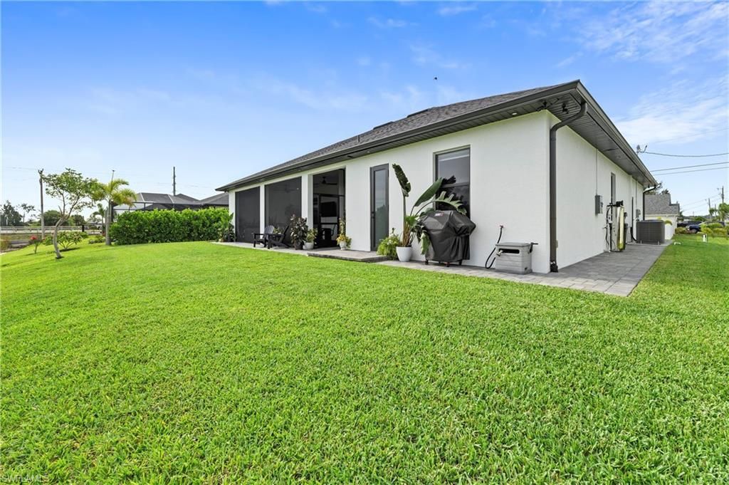 2425 SW 2nd Ter, Cape Coral, FL 33991 Photo