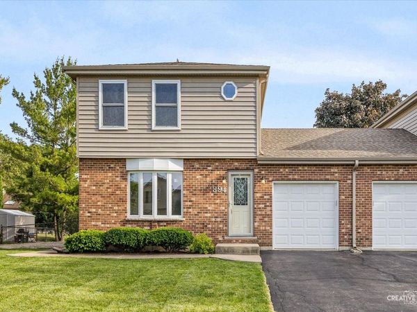 894 Glenlake Drive , Carol Stream, IL 60188