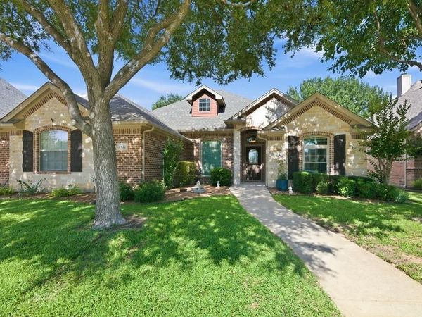 8332 Valley Oaks Drive, North Richland Hills, TX 76182