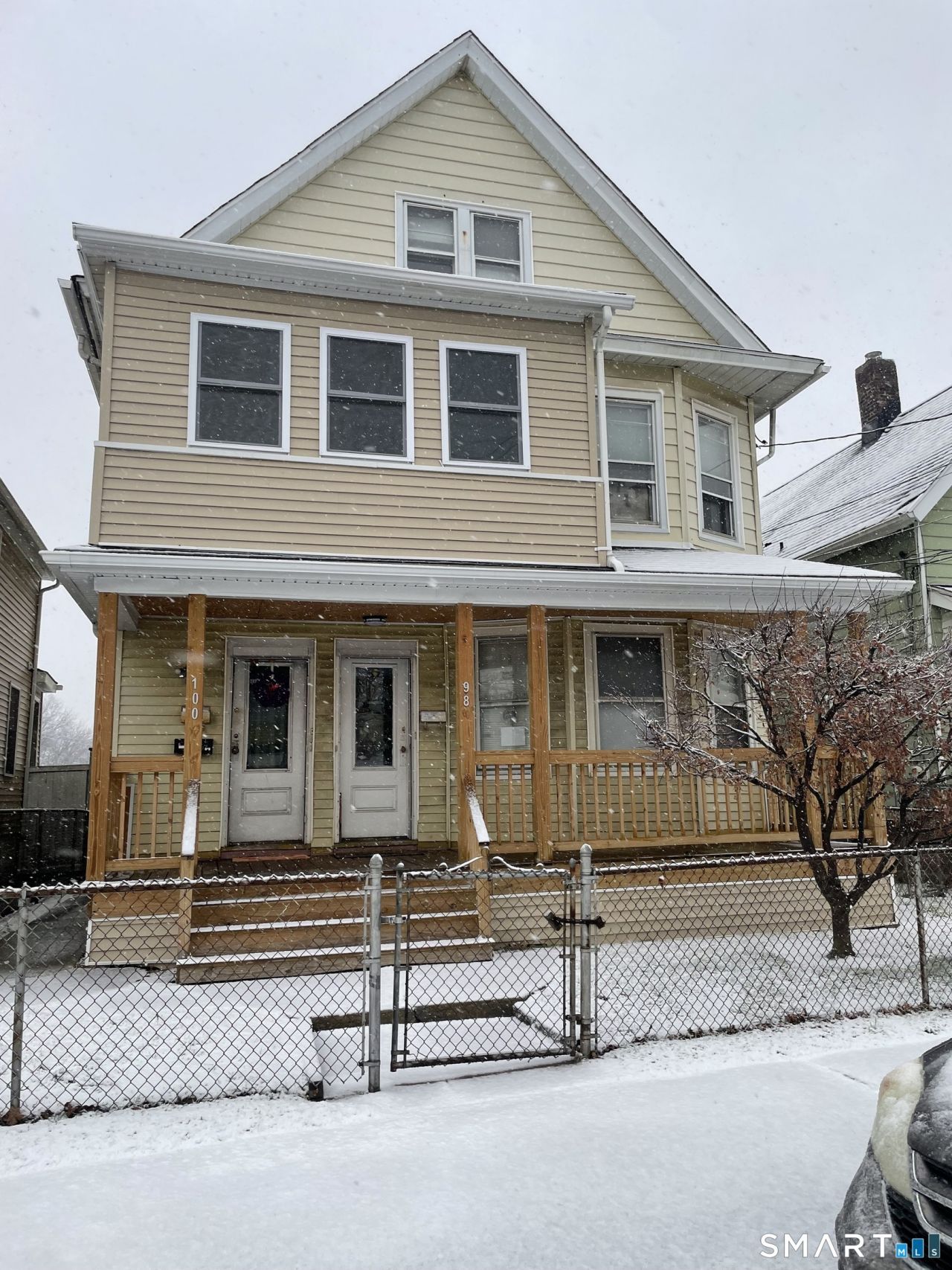 98-100 Carroll, Bridgeport, CT 06608 Main Photo