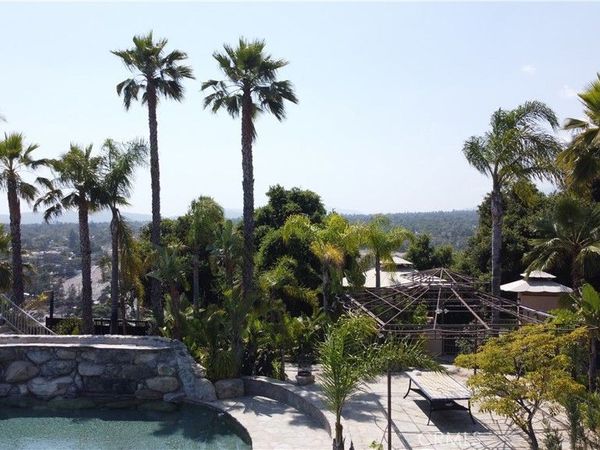 1445 Edgecliff, Pasadena, CA 91107