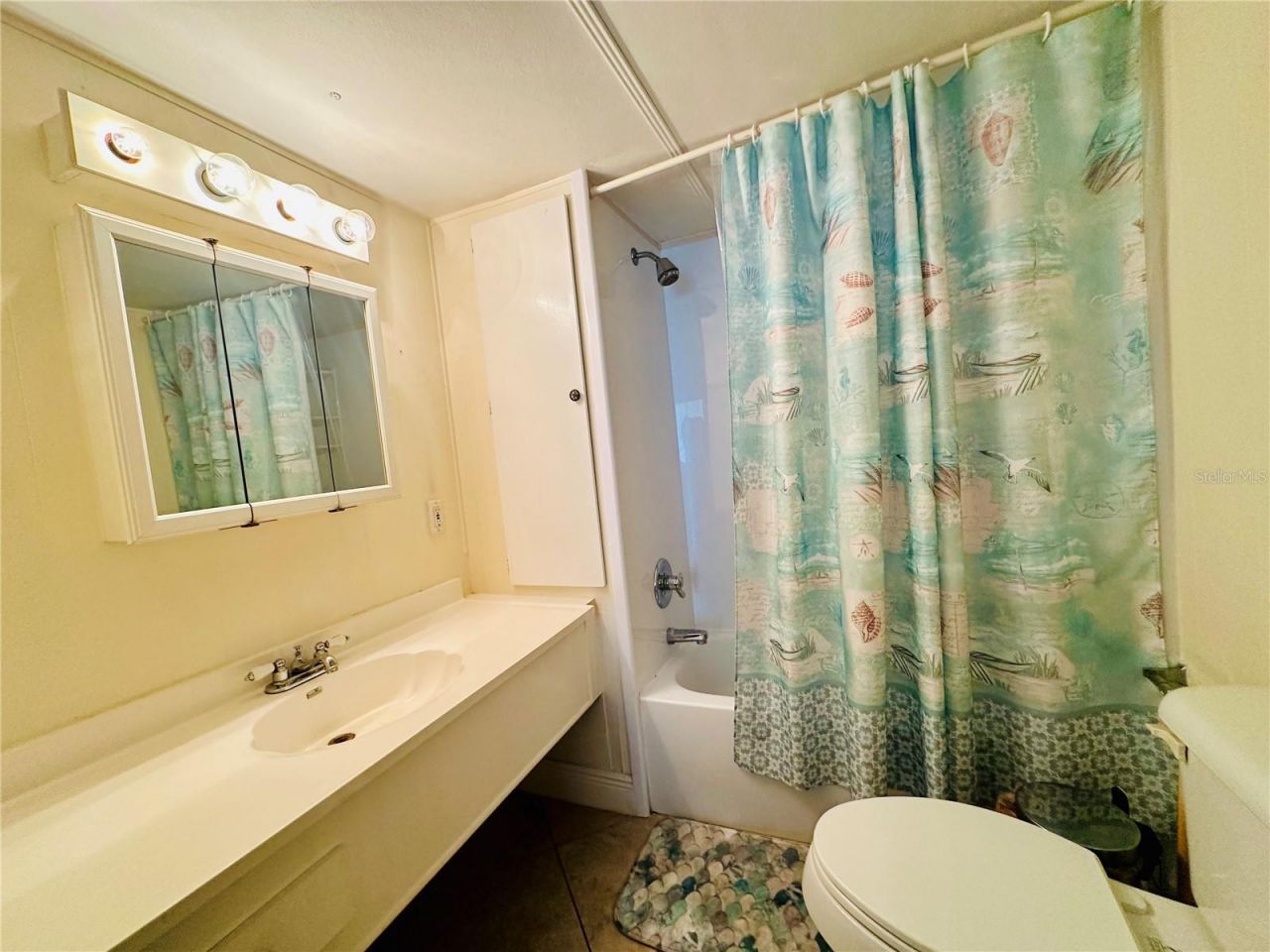 147 Maui Drive , Palmetto, FL 34221 Photo