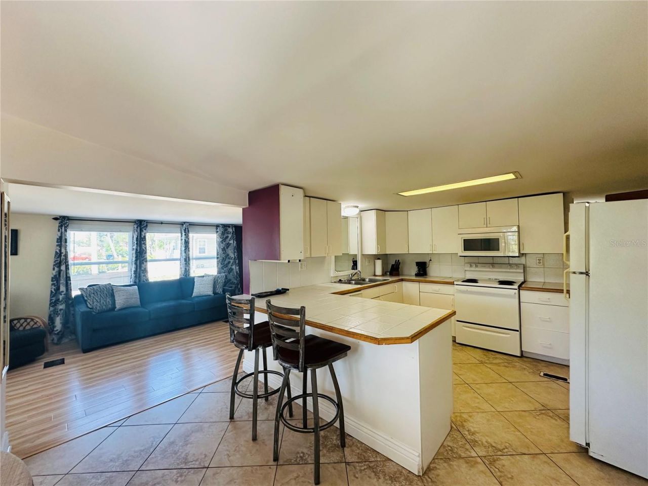 147 Maui Drive , Palmetto, FL 34221 Photo