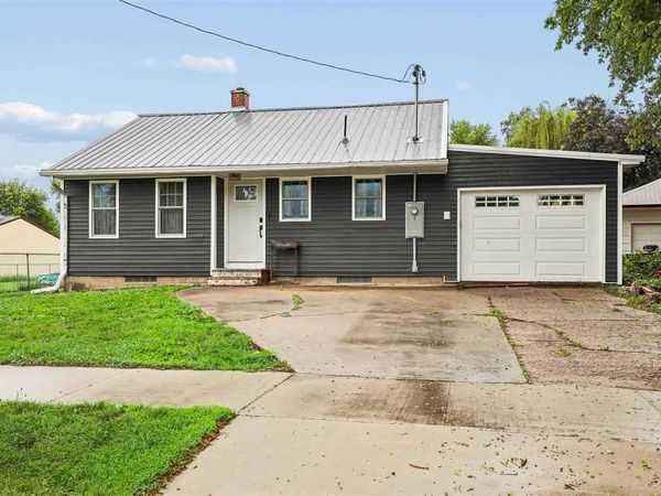 305 Pacific St, Ladora, IA 52251