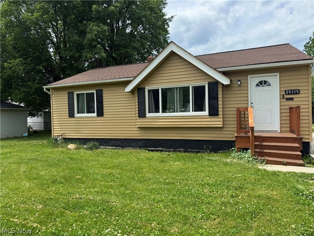 29315 Fairway Boulevard, Willowick, OH 44095 Main Photo