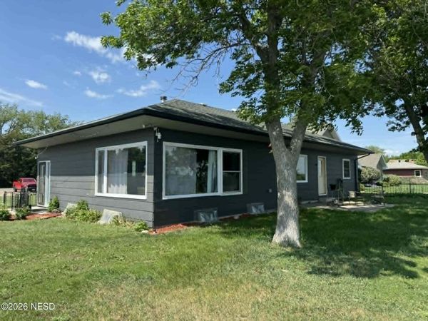 556 N LAKE DRIVE, Watertown, SD 57201