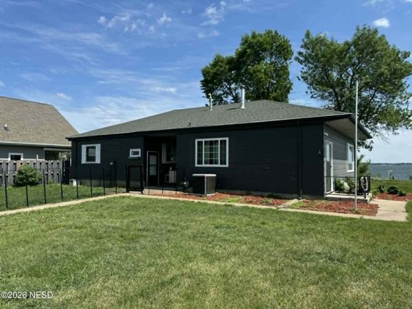 556 N LAKE DRIVE, Watertown, SD 57201