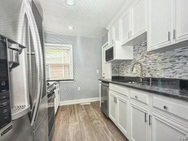 146 Meridan Street , Dearborn, MI 48124