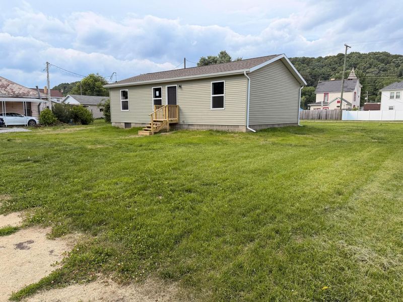 566 Jackson Street, Nelsonville, OH 45764 Photo 2