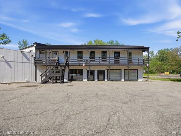 780 N Van Dyke Road , Almont Vlg, MI 48003