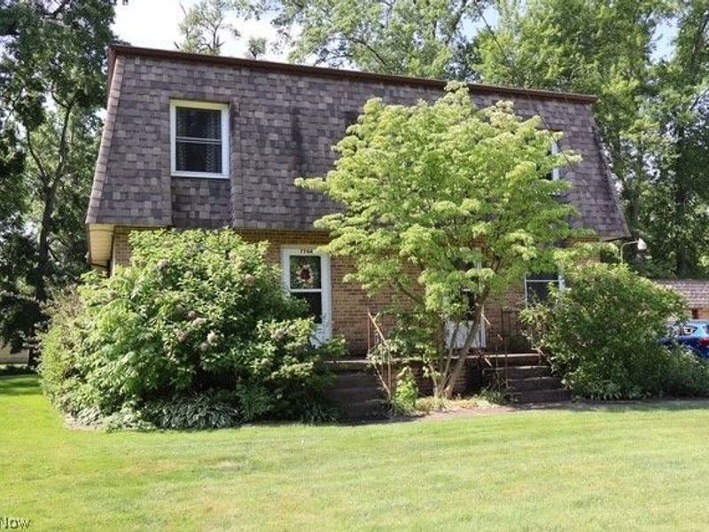 7744 Brookwood Drive NE, Warren, OH 44484 Photo 2