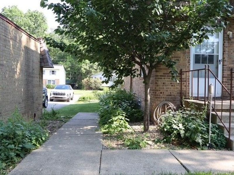 7744 Brookwood Drive NE, Warren, OH 44484 Photo 3