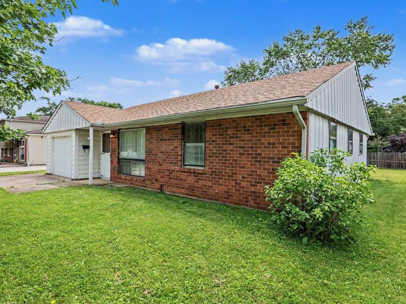 347 Redmond Road, Columbus, OH 43228 Photo 4