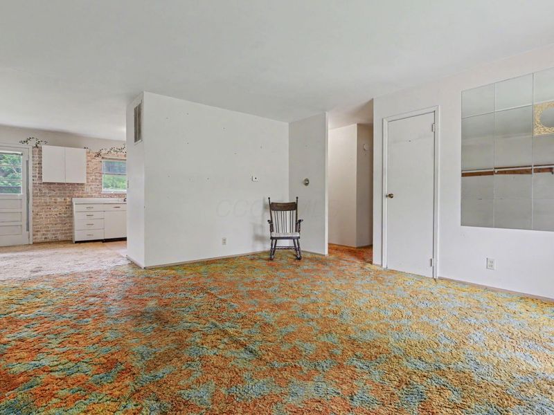 347 Redmond Road, Columbus, OH 43228 Photo 6