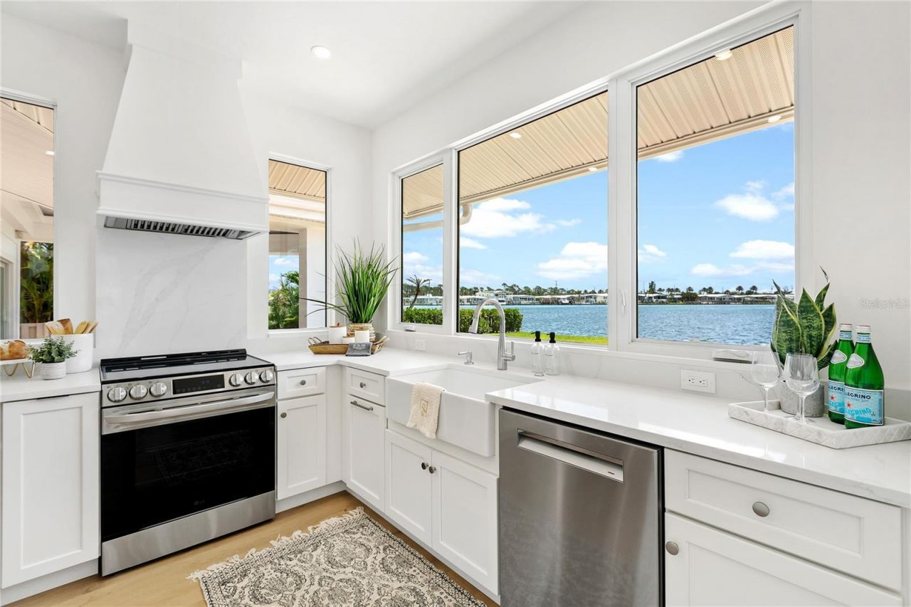 330 W Bay Drive, Venice, FL 34285 Photo