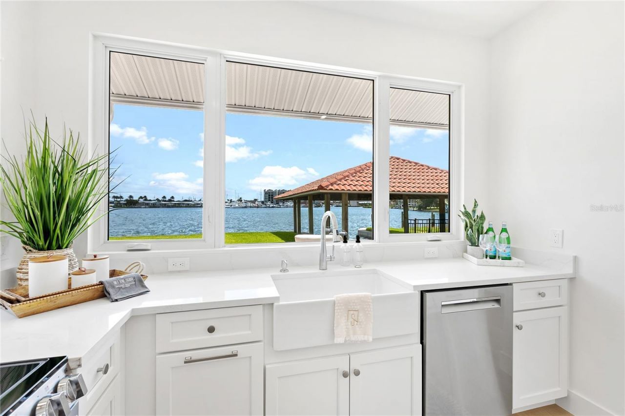 330 W Bay Drive, Venice, FL 34285 Photo
