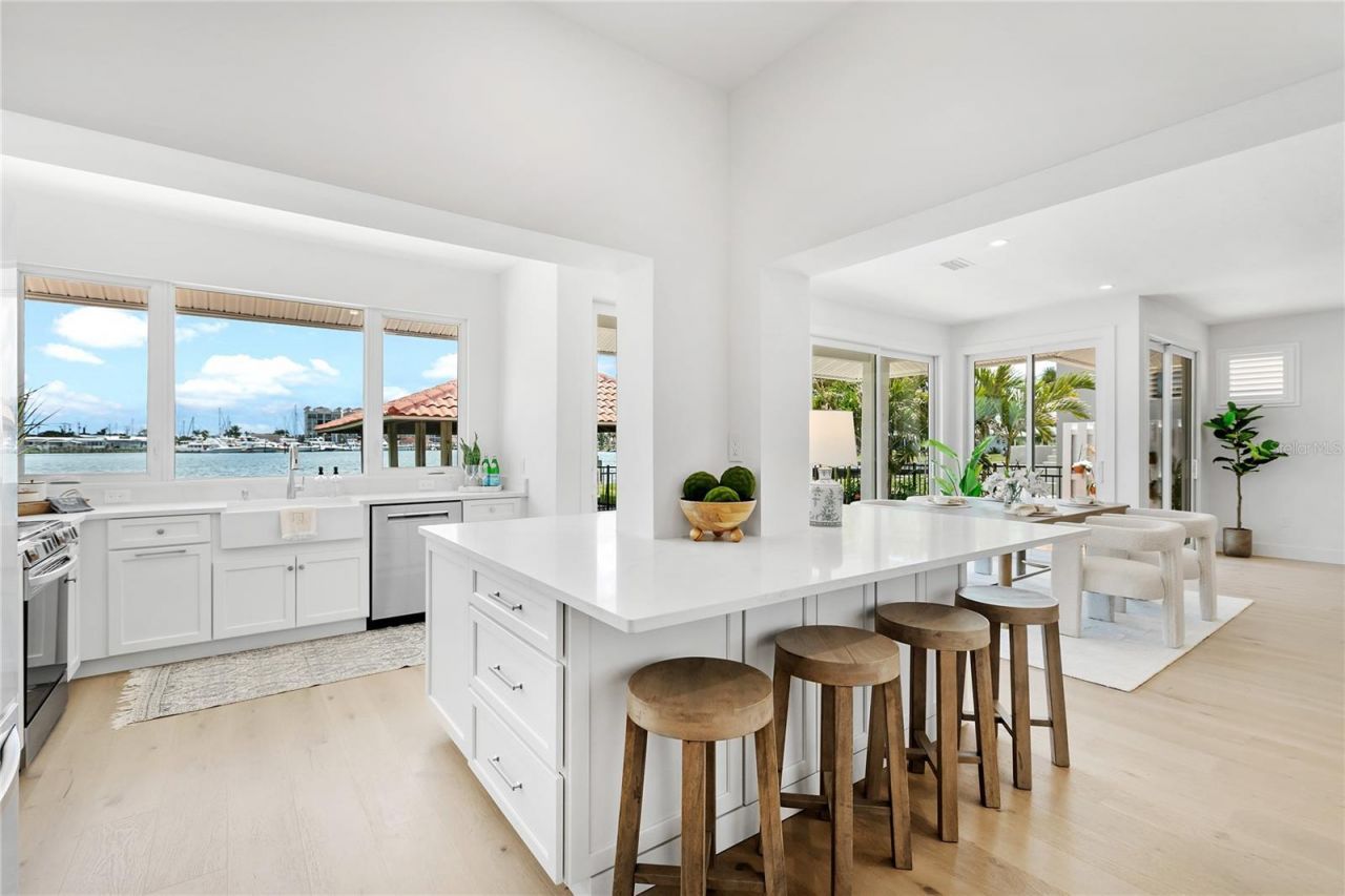 330 W Bay Drive, Venice, FL 34285 Photo