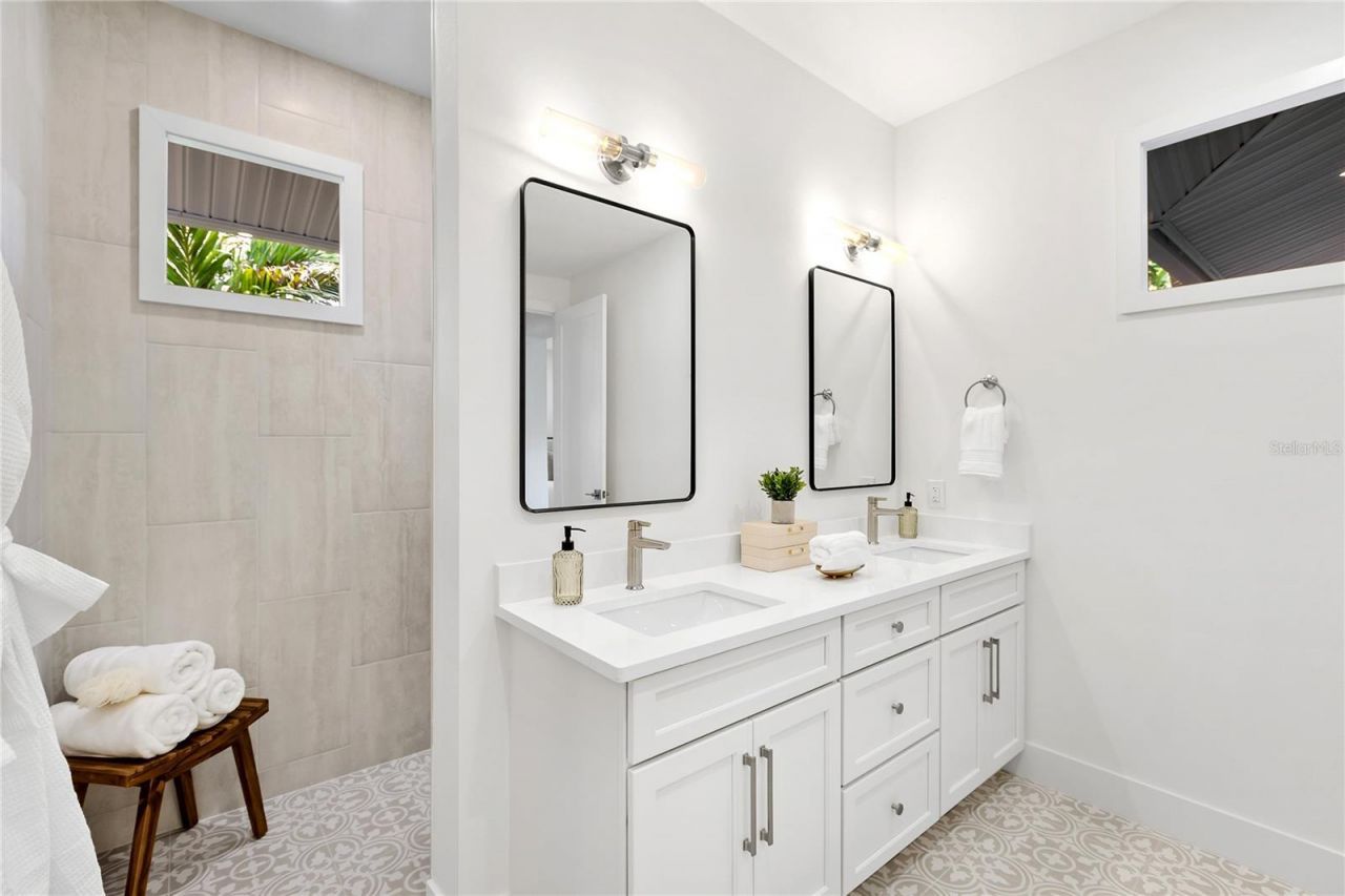 330 W Bay Drive, Venice, FL 34285 Photo