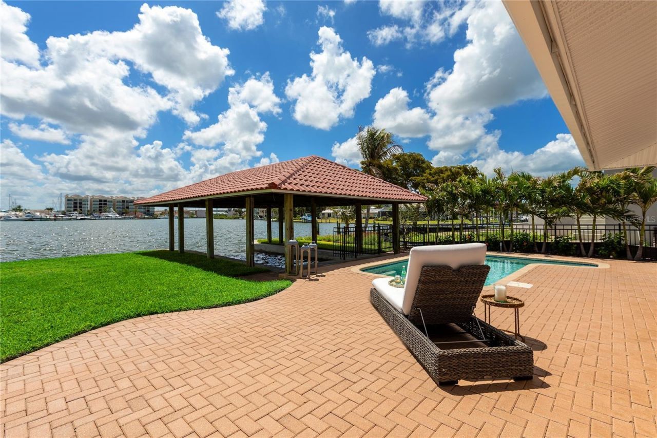 330 W Bay Drive, Venice, FL 34285 Photo