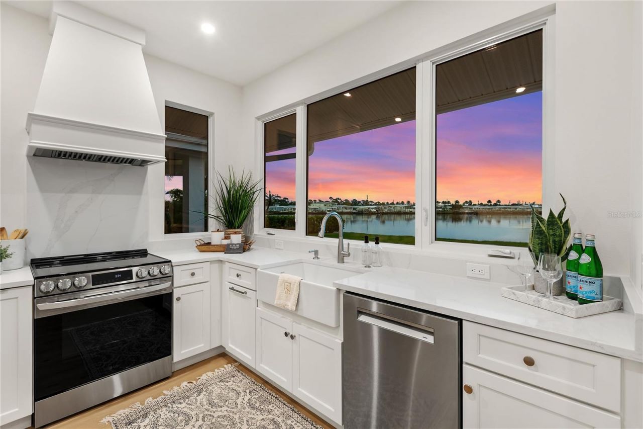 330 W Bay Drive, Venice, FL 34285 Photo