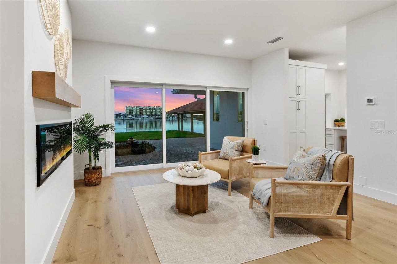 330 W Bay Drive, Venice, FL 34285 Photo