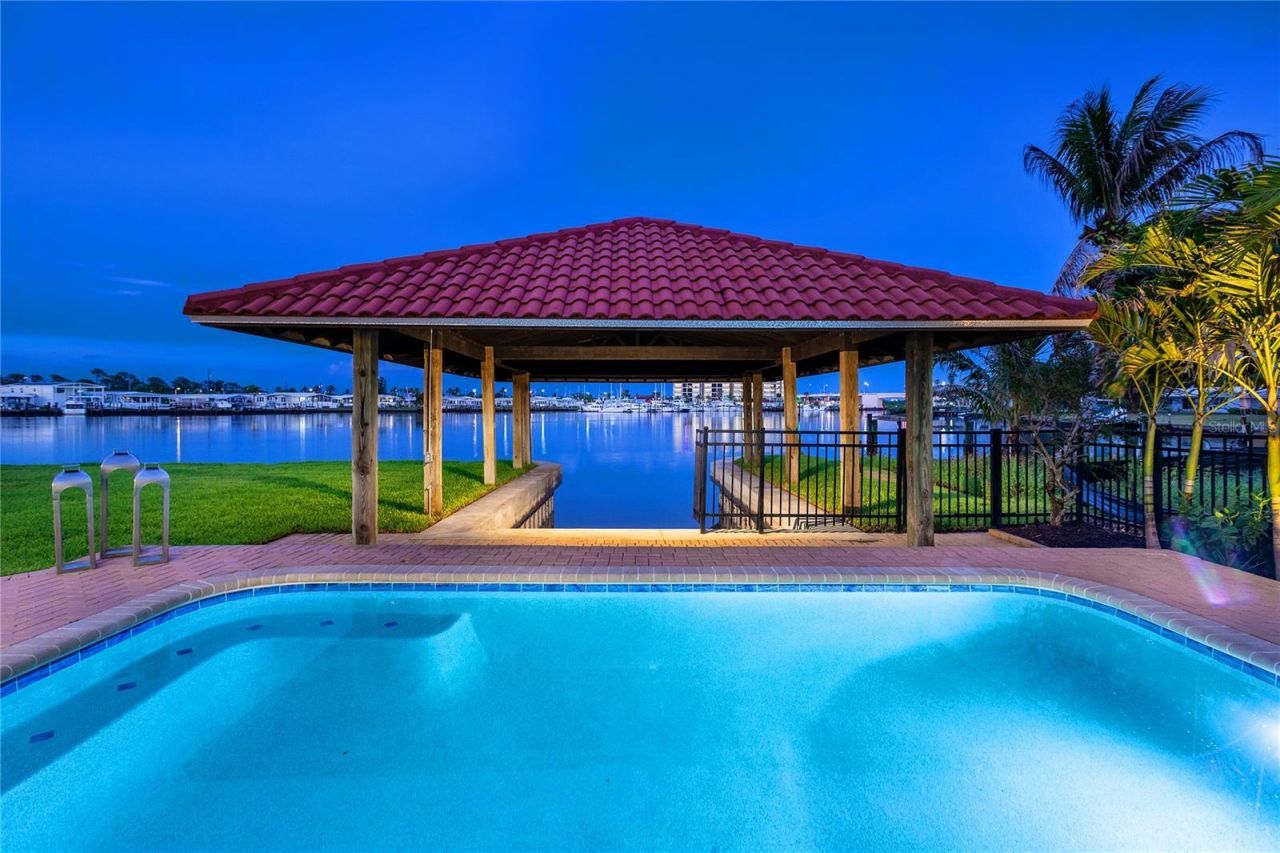 330 W Bay Drive, Venice, FL 34285 Photo