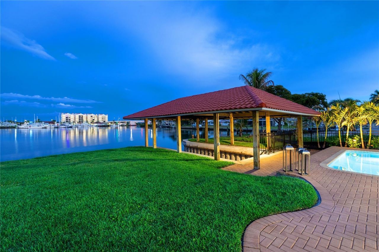 330 W Bay Drive, Venice, FL 34285 Photo
