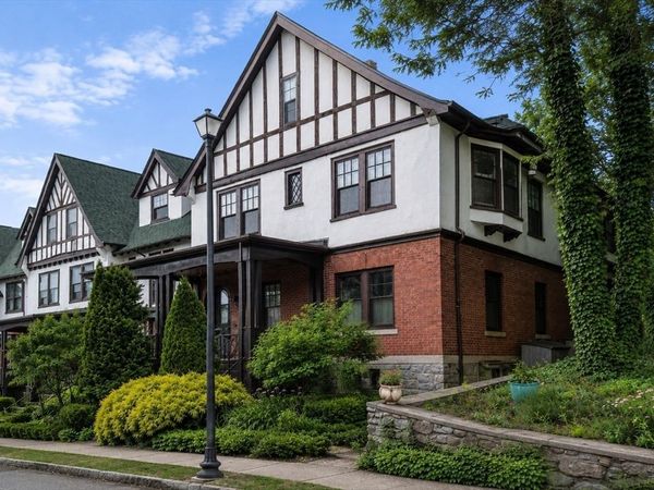 18 Eaton Ct, Unit 18, Wellesley, MA 02481