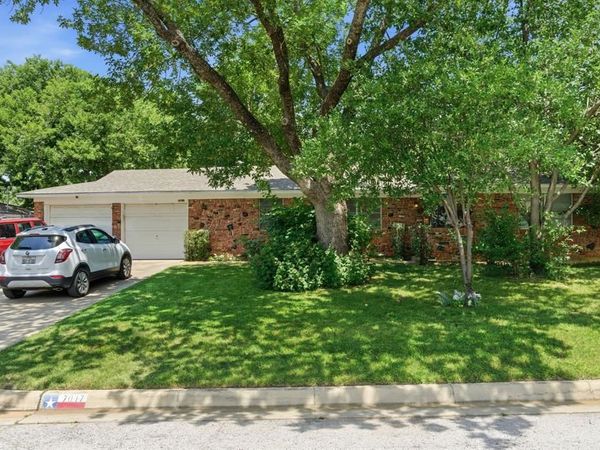 7017 Oakland Lane , North Richland Hills, TX 76180