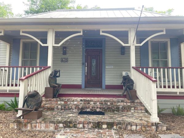 630 E Guenther St, San Antonio, TX 78210