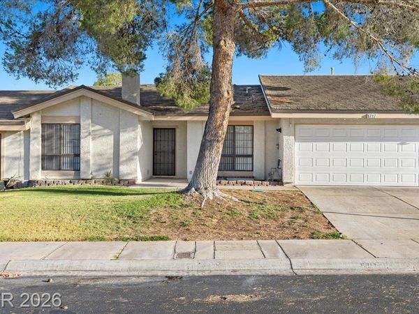 5717 Pearldrop Avenue , Las Vegas, NV 89107