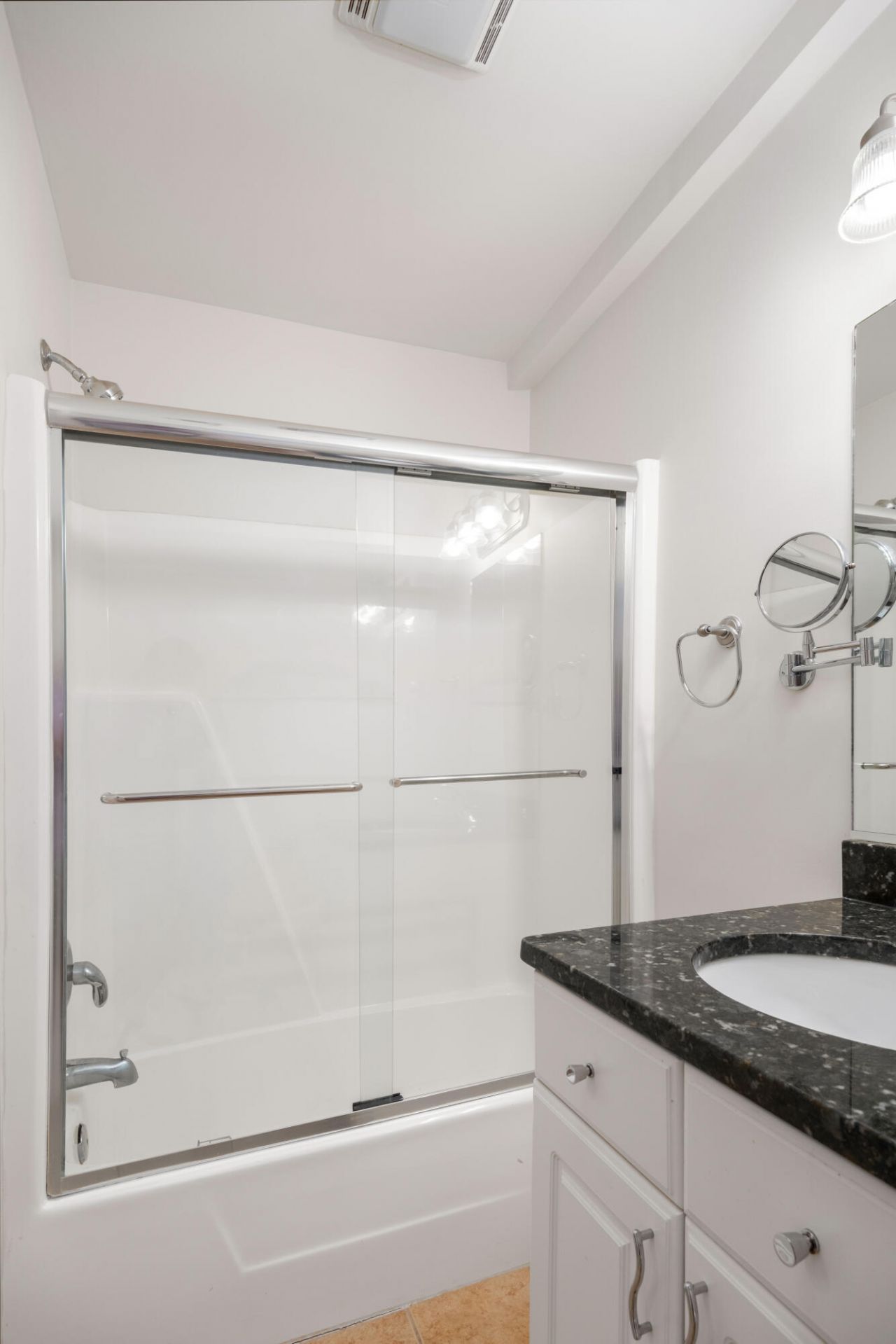 348 King Street Photo 11