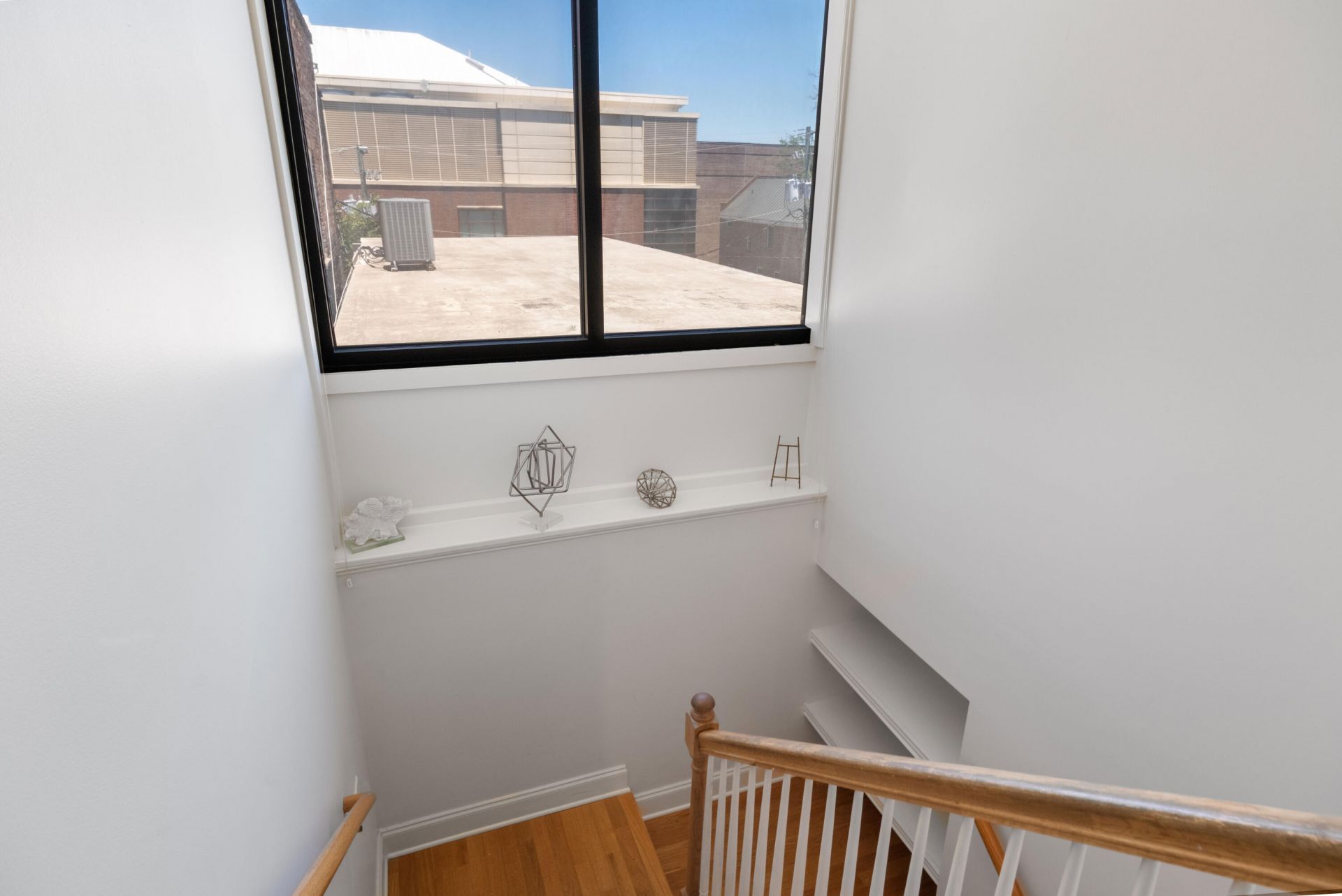 348 King Street Photo 14
