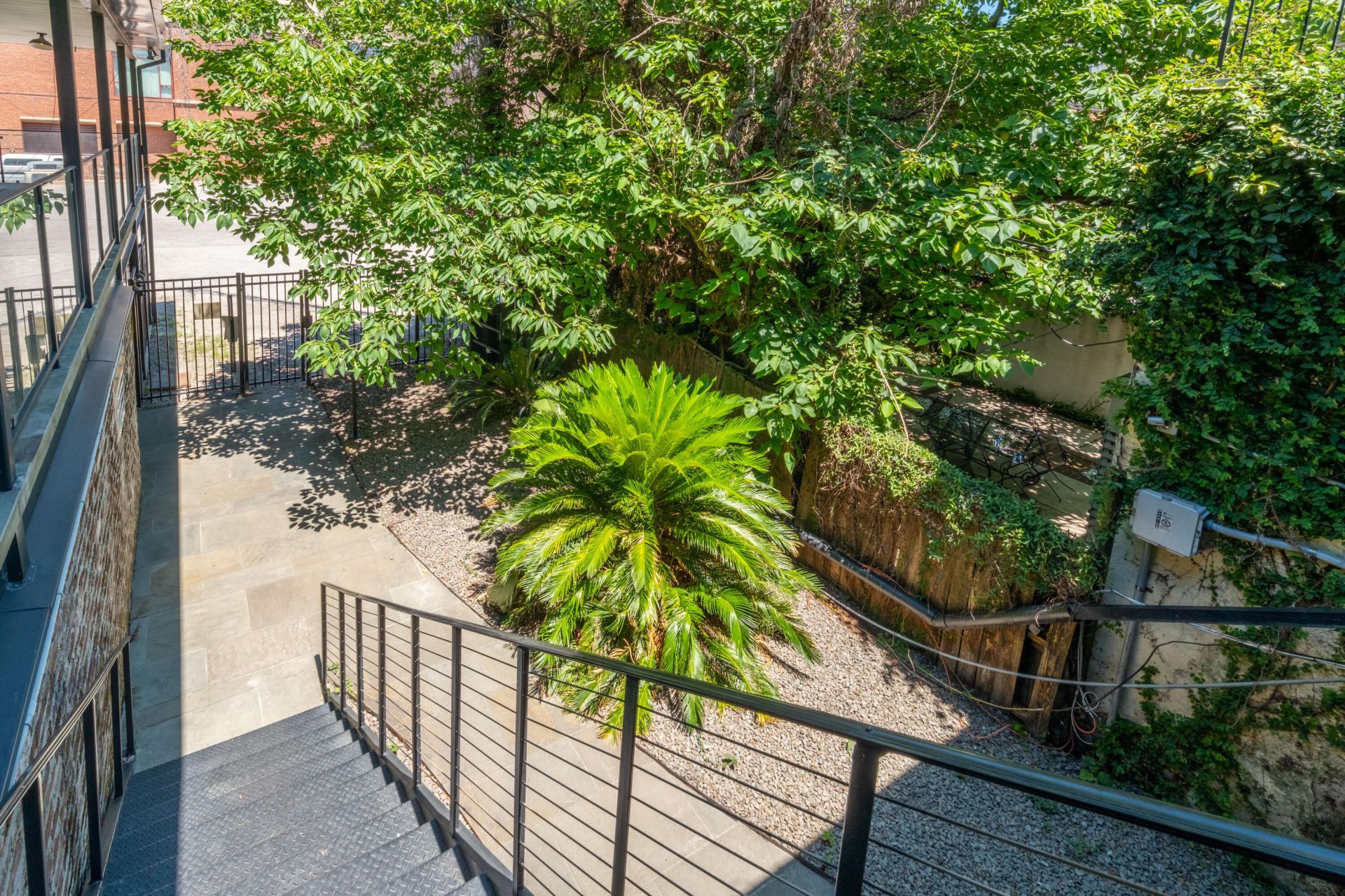 348 King Street Photo 18