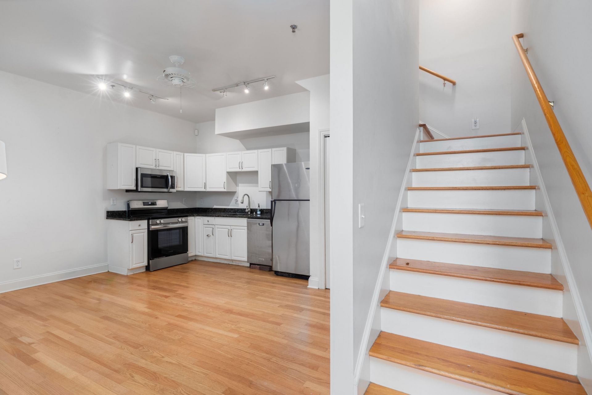 348 King Street Photo 5