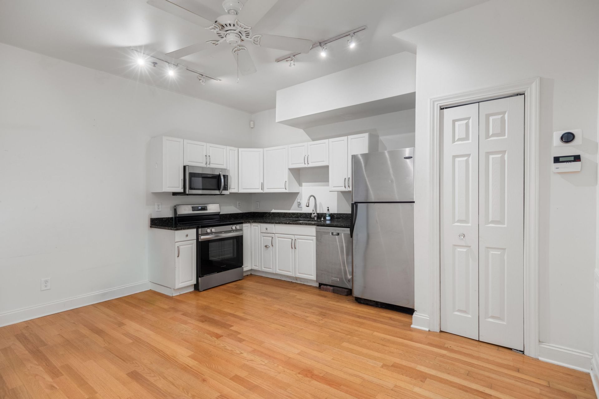 348 King Street Photo 6