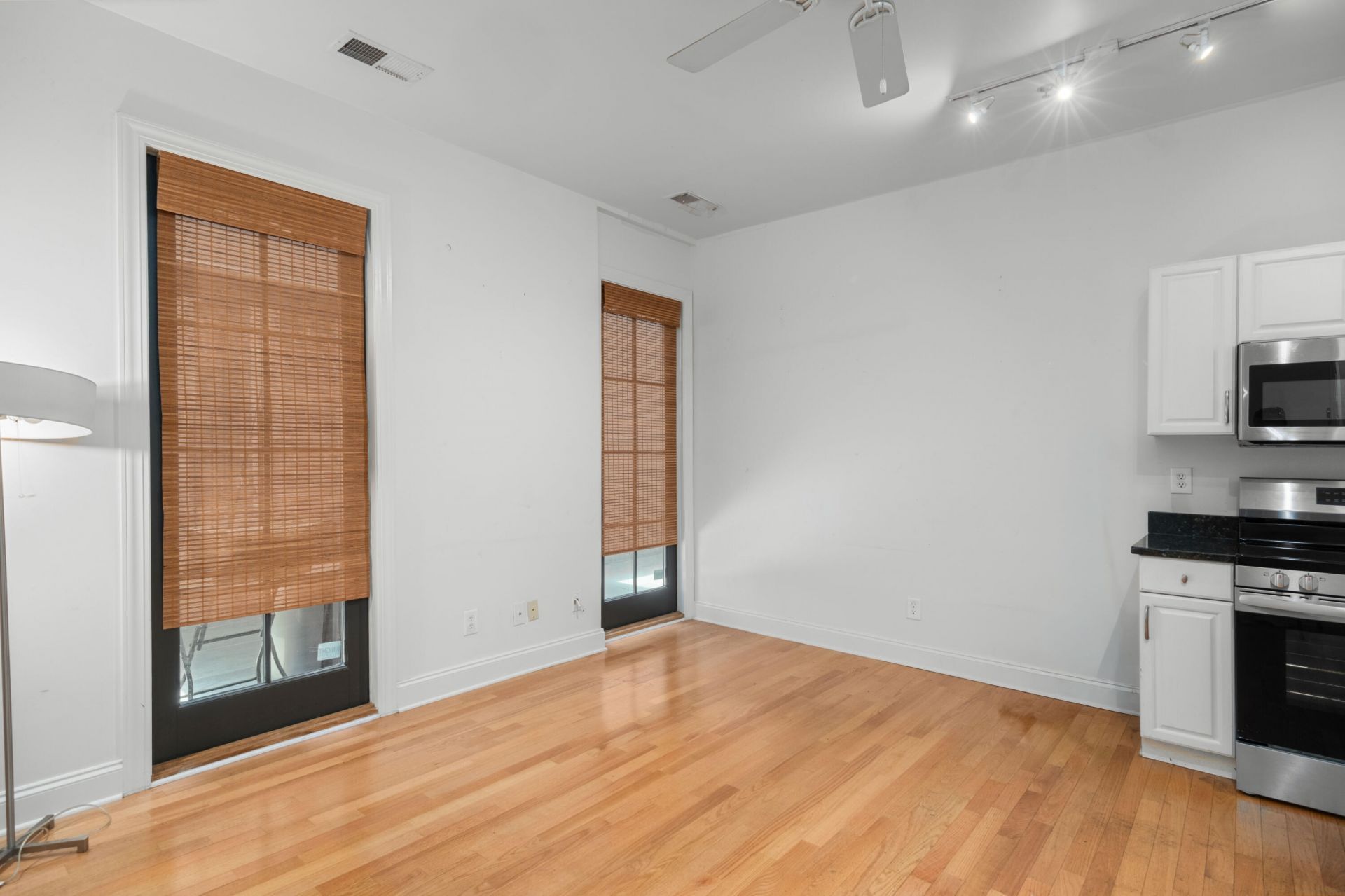 348 King Street Photo 7