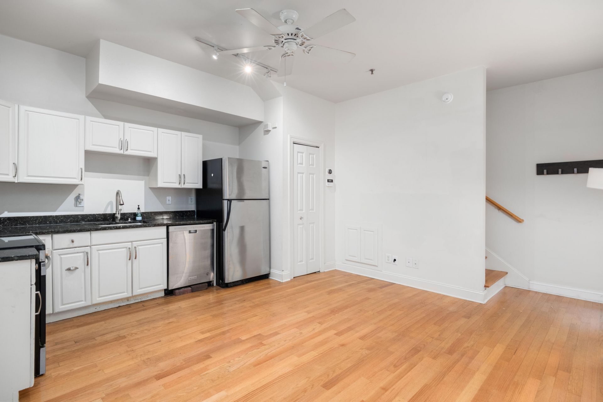 348 King Street Photo 8